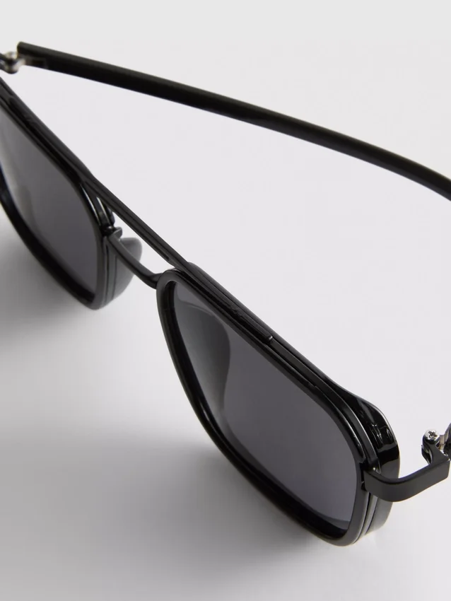 Gafas de sol con montura cuadrada