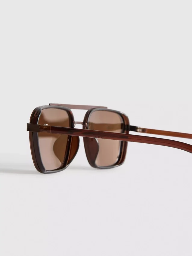 Gafas de sol con montura cuadrada