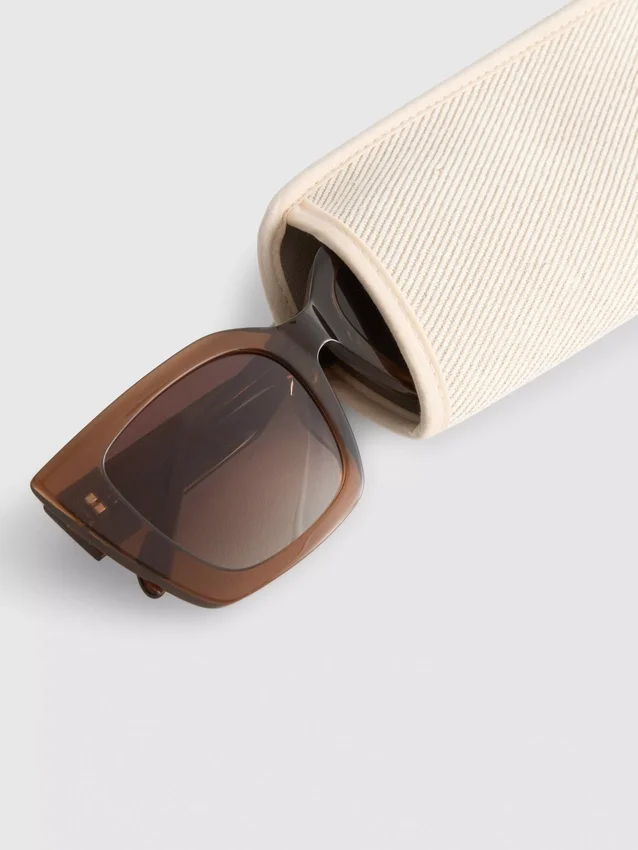 Gafas de sol con montura cuadrada