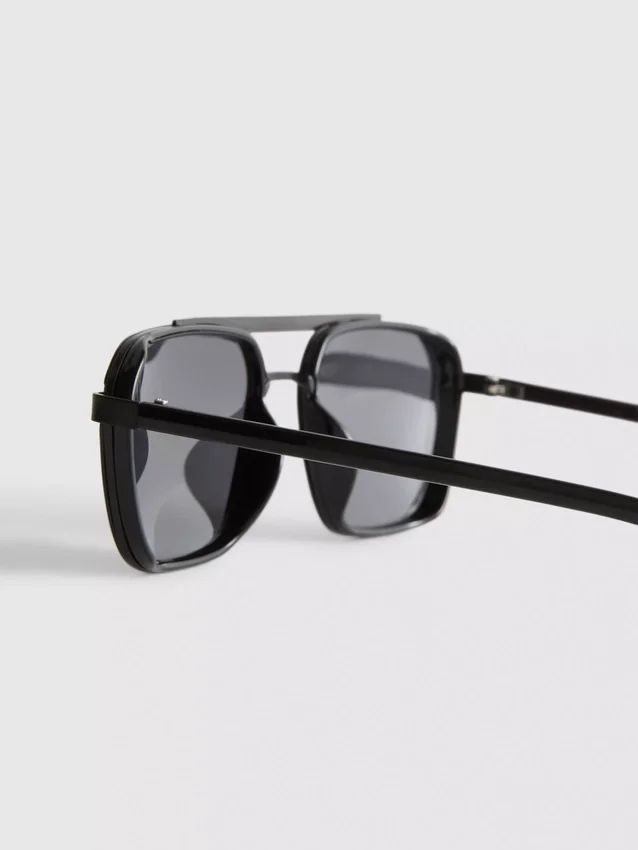 Gafas de sol con montura cuadrada