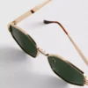 Gafas de sol con montura metálica geométrica