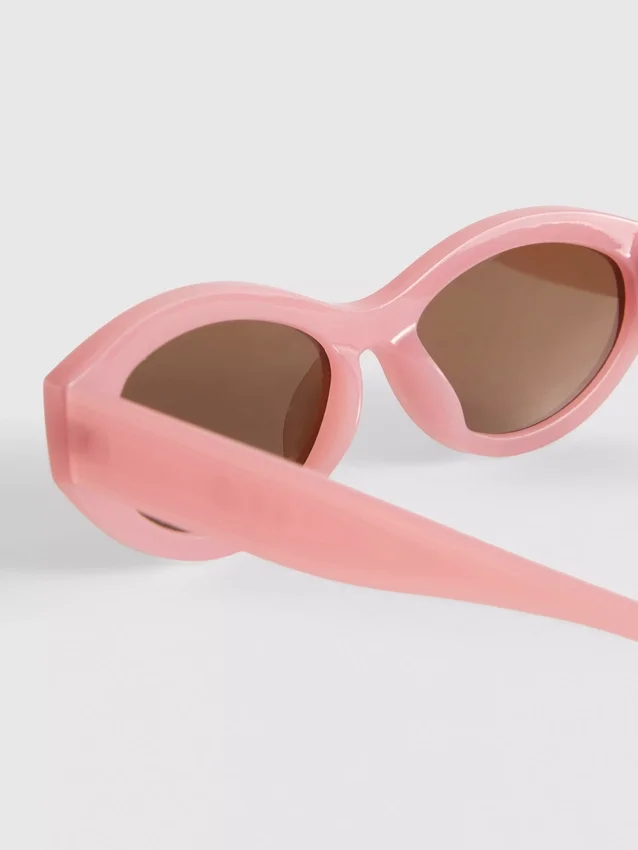 Gafas de sol con montura ovalada