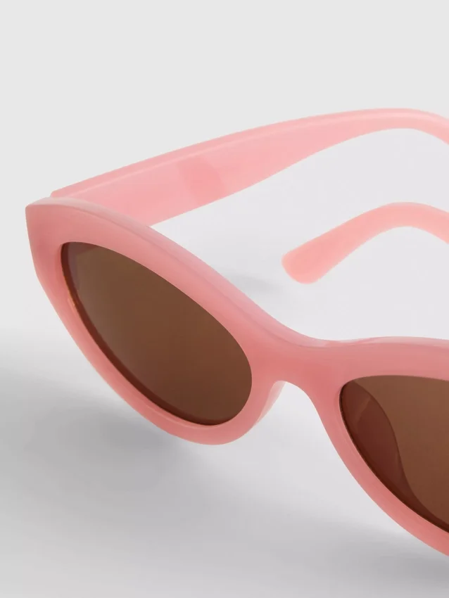 Gafas de sol con montura ovalada