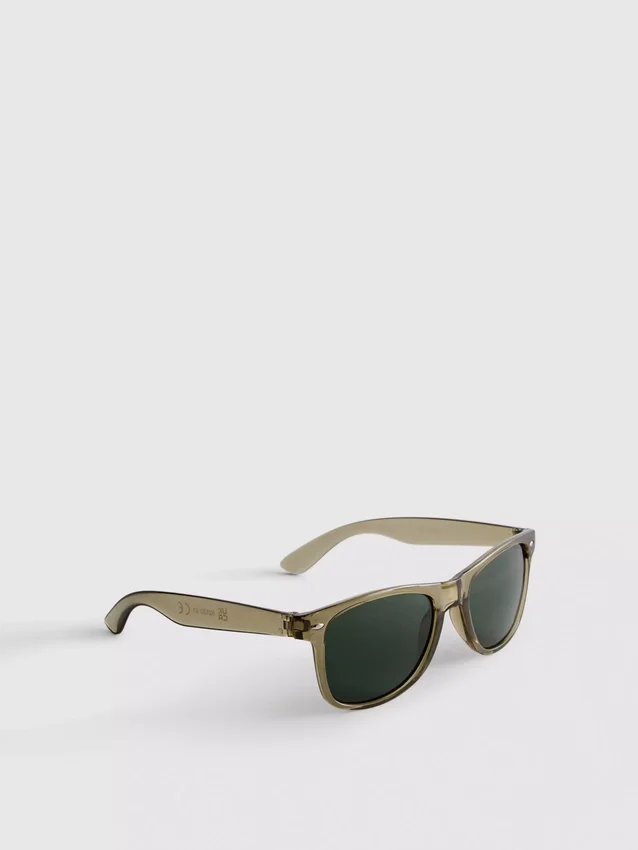 Gafas de sol con montura rectangular