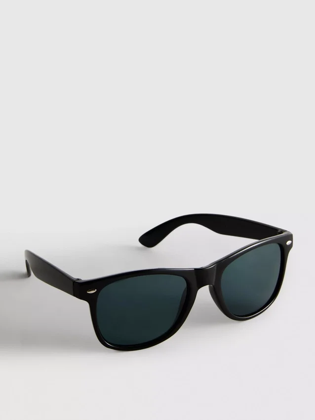 Gafas de sol con montura rectangular