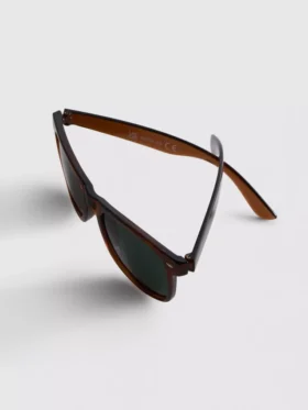 Gafas de sol con montura rectangular