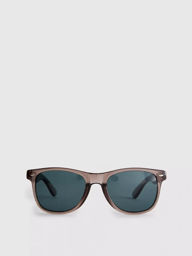 Gafas de sol con montura rectangular