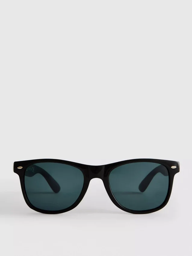 Gafas de sol con montura rectangular