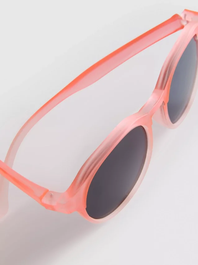 Gafas de sol con montura redonda