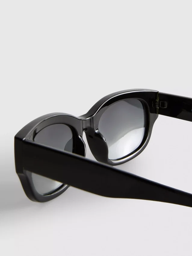 Gafas de sol cuadradas de diseño voluminoso