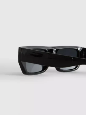 Gafas de sol delgadas con montura rectangular