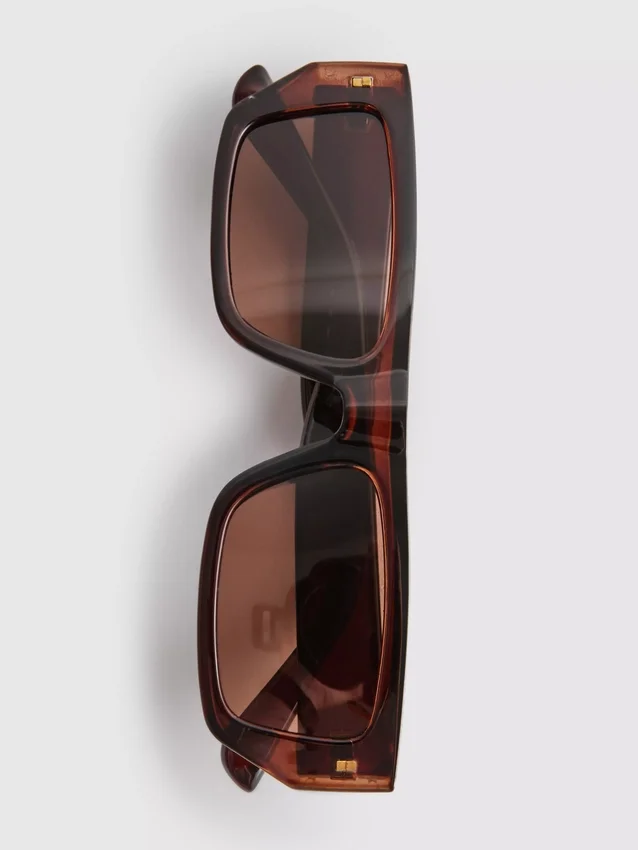 Gafas de sol delgadas con montura rectangular