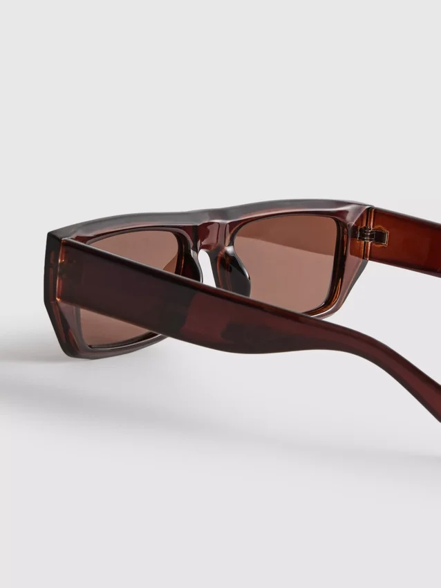 Gafas de sol delgadas con montura rectangular