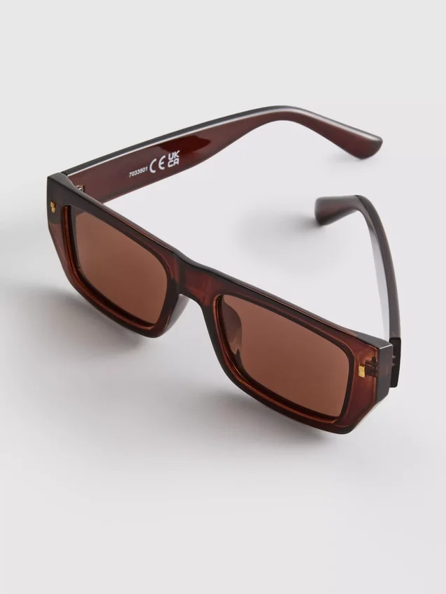 Gafas de sol delgadas con montura rectangular