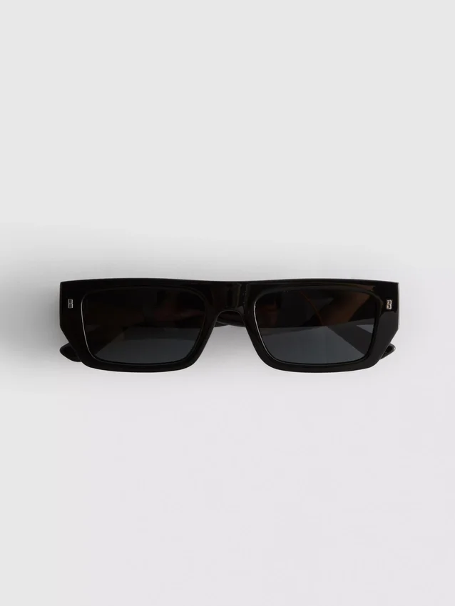 Gafas de sol delgadas con montura rectangular