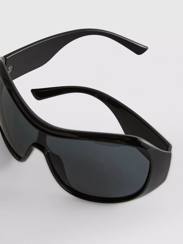 Gafas de sol envolventes tipo escudo