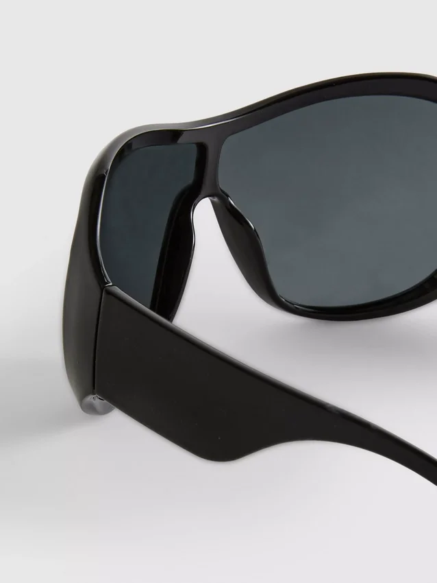 Gafas de sol envolventes tipo escudo