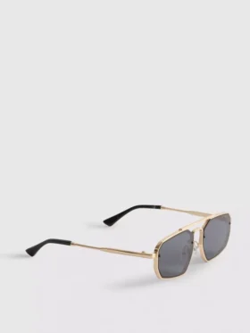 Gafas de sol metálicas con diseño geométrico