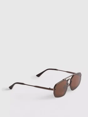 Gafas de sol metálicas con diseño geométrico
