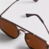 Gafas de sol metálicas con diseño geométrico
