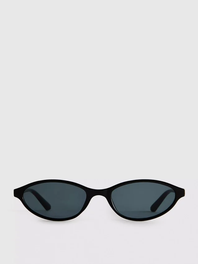 Gafas de sol ovaladas y delgadas