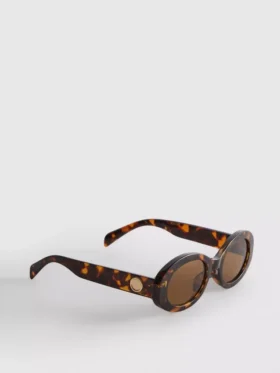 Gafas de sol ovaladas y gruesas