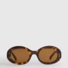 Gafas de sol ovaladas y gruesas