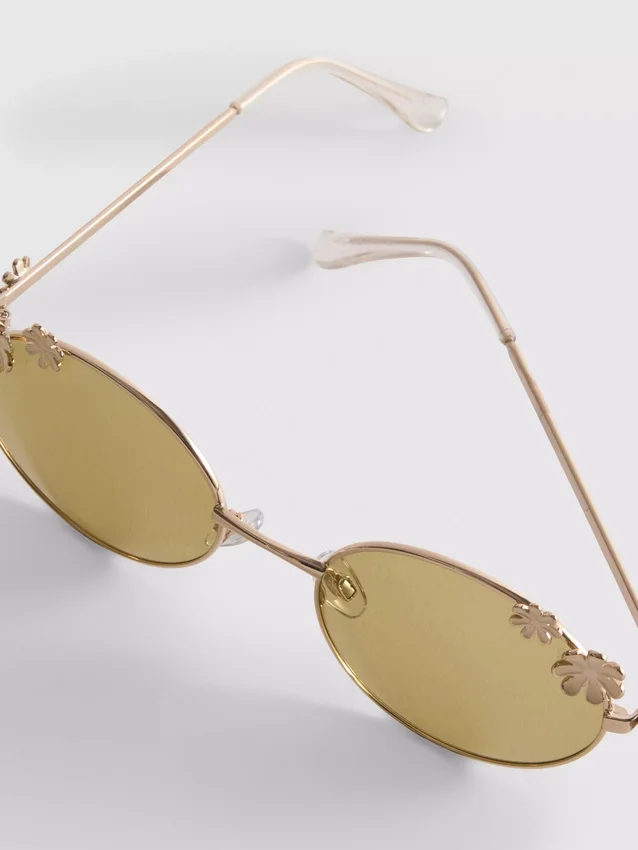 Gafas de sol redondas con detalle floral