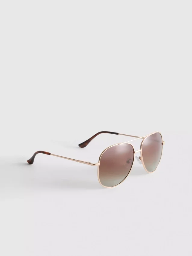 Gafas de sol tipo aviador con cristales tintados