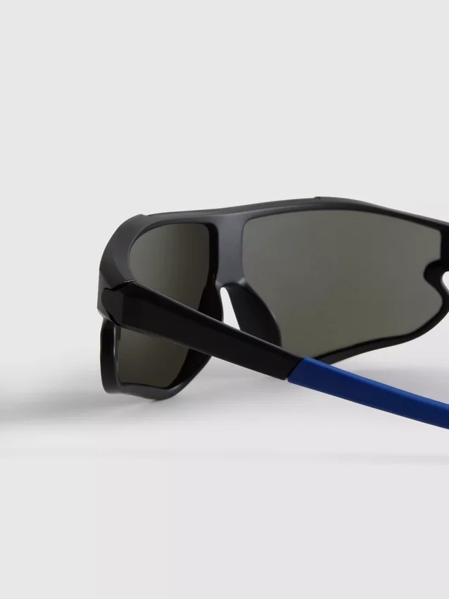 Gafas de sol tipo escudo