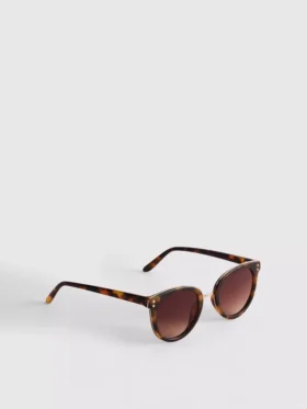 Gafas de sol tipo ojo de gato con barra en la ceja