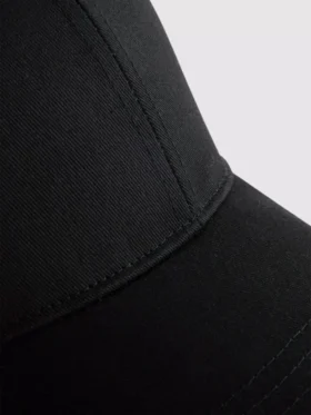Gorra de béisbol con bloques de color