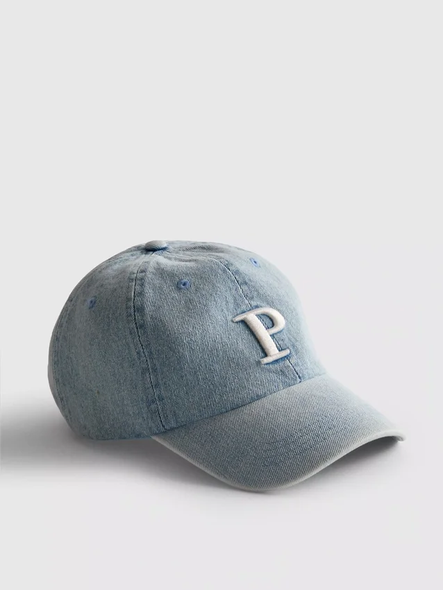 Gorra de mezclilla con iniciales