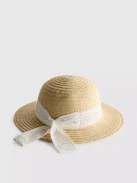 Gorro tejido con bordado inglés