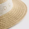 Gorro tejido con bordado inglés