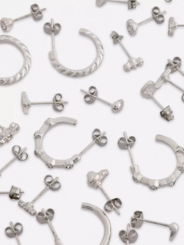 Juego de 15 aretes de botón y aros