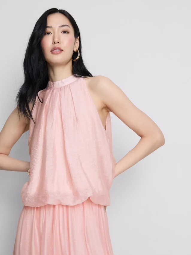 La blusa drapeada con cuello halter y flujo de aire de The Edit