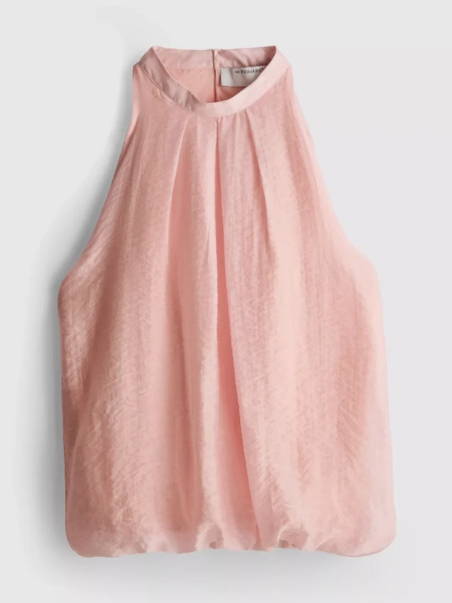 La blusa drapeada con cuello halter y flujo de aire de The Edit