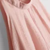 La blusa drapeada con cuello halter y flujo de aire de The Edit