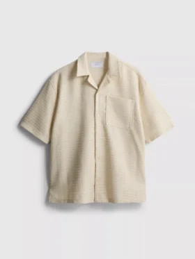 La camisa de manga corta con textura de The Edit