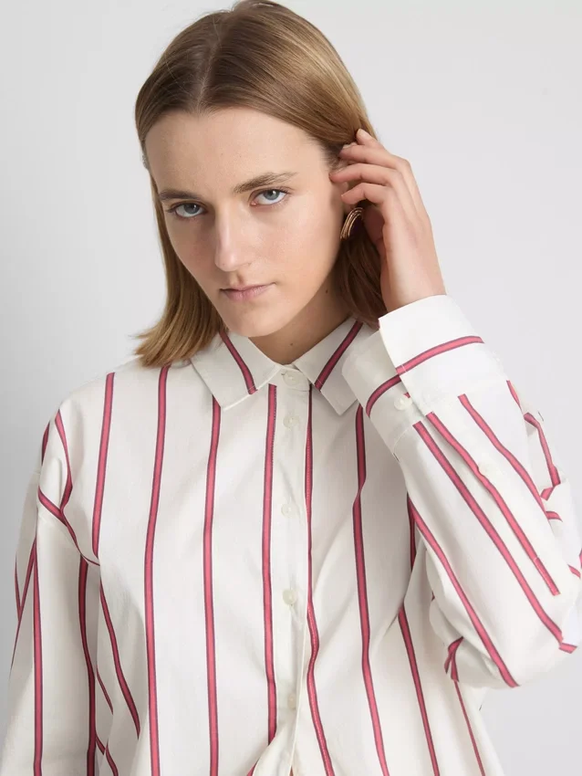 La camisa de popelín a rayas con alto contenido de algodón de The Edit