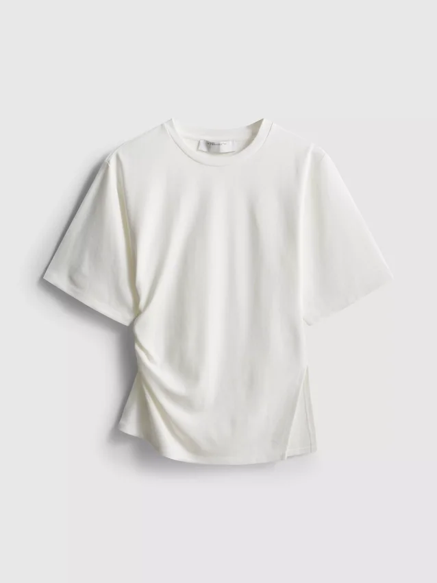 La camiseta asimétrica fruncida de The Edit