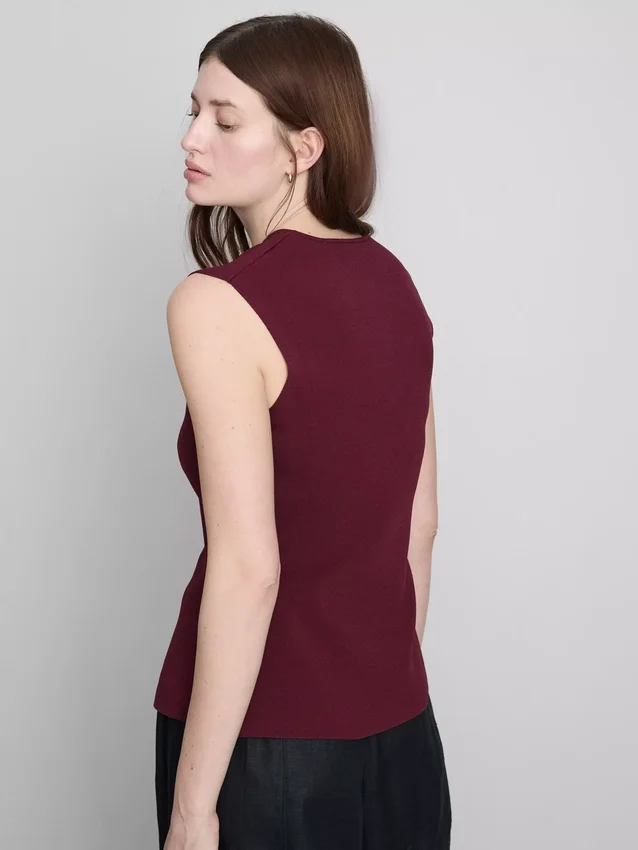 La camiseta sin mangas de punto con botones de The Edit