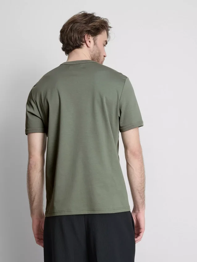 La camiseta slim fit mercerizada de The Edit