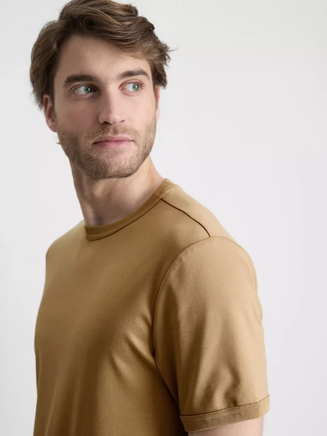 La camiseta slim fit mercerizada de The Edit