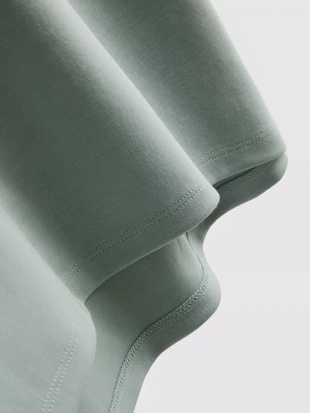 La camiseta «The Edit» con detalle de costura