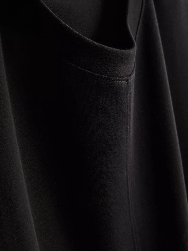 La camiseta «The Edit» con detalle de costura