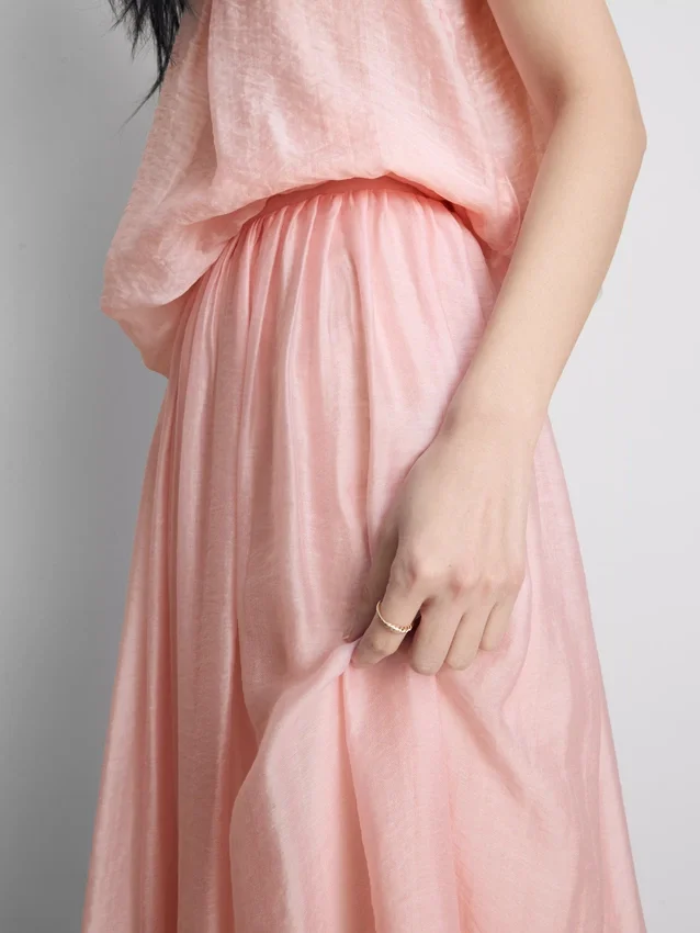 La falda midi de corte A «Air Flow» de The Edit