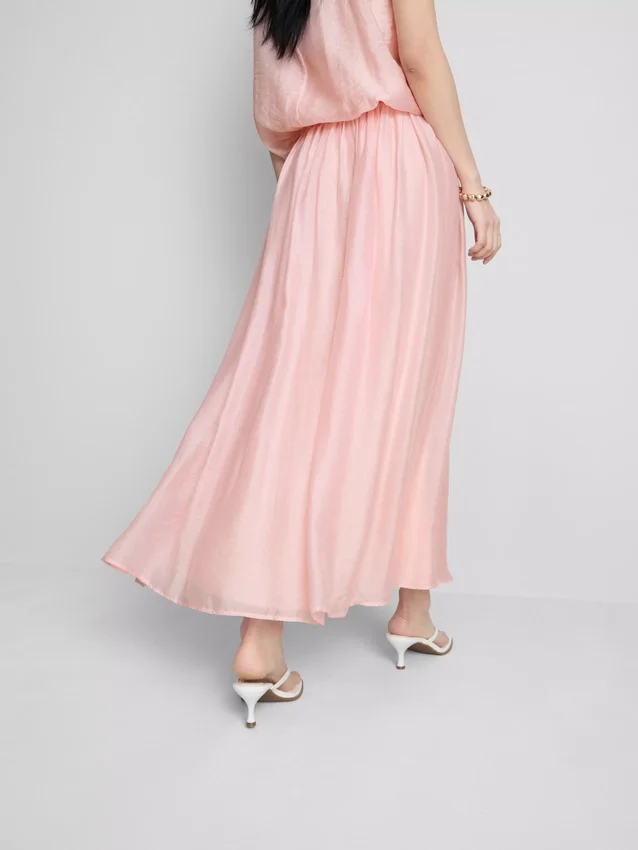 La falda midi de corte A «Air Flow» de The Edit