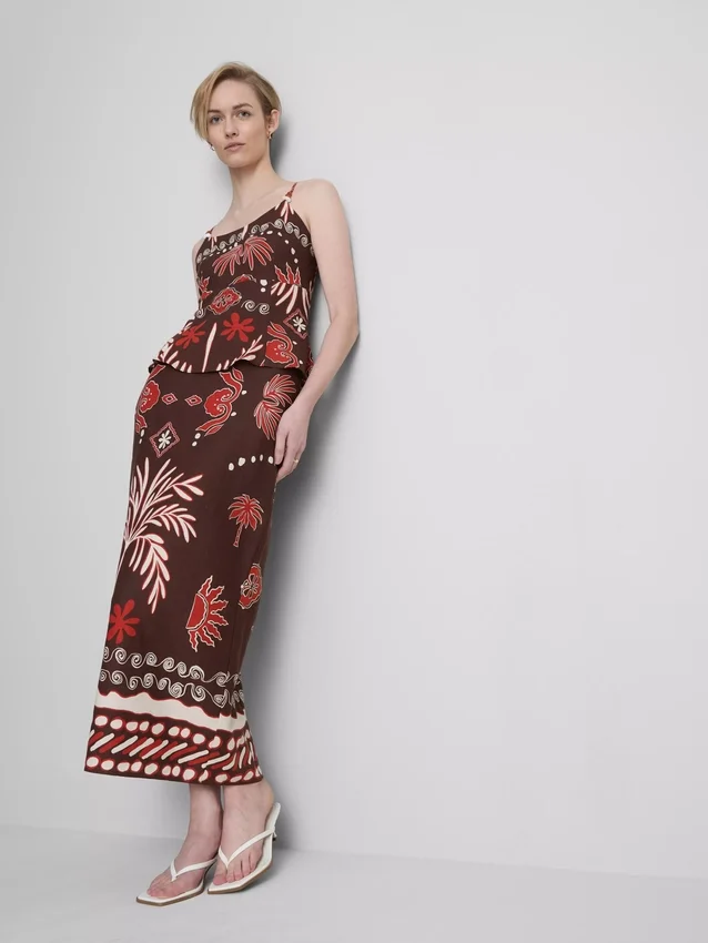 La falda midi estampada de mezcla de lino de The Edit